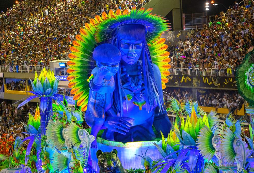 Rio De Janeiro, Brazil. 19th Feb, 2023. Problem in the coupling of the GRES  Unidos de Bangu float during the Serio Ouro Samba School Parade at the Rio  Carnival, held at the