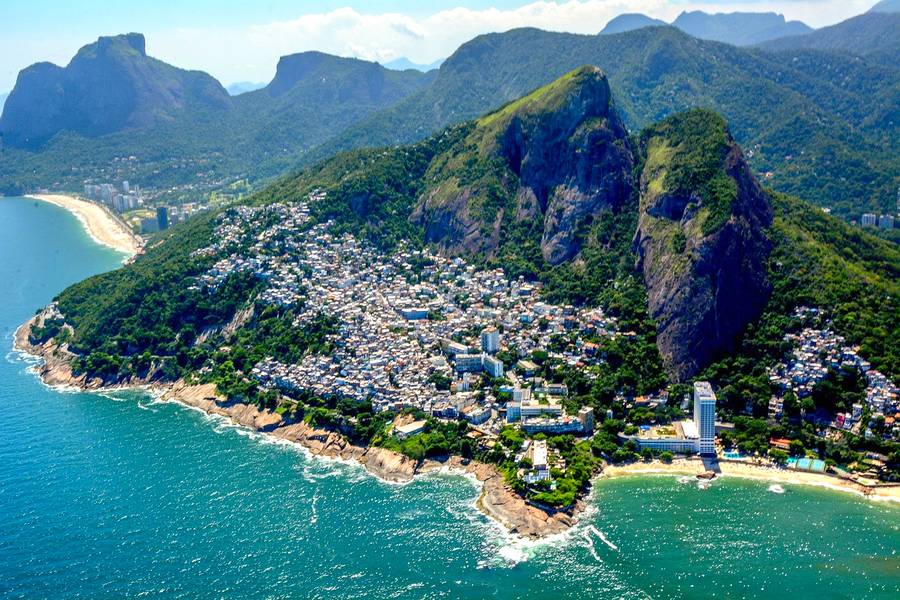 La favela de Vidigal y los Dos Hermanos